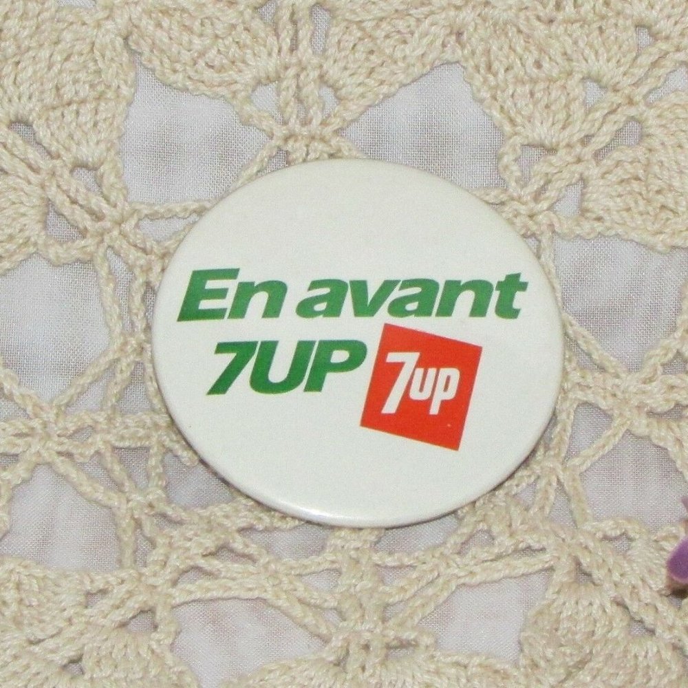 Vintage 7UP Pinback Button French Language Soda Pop Advertising Promotional Swag